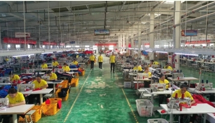 家门口办起服装厂 柯坪群众就业有保障